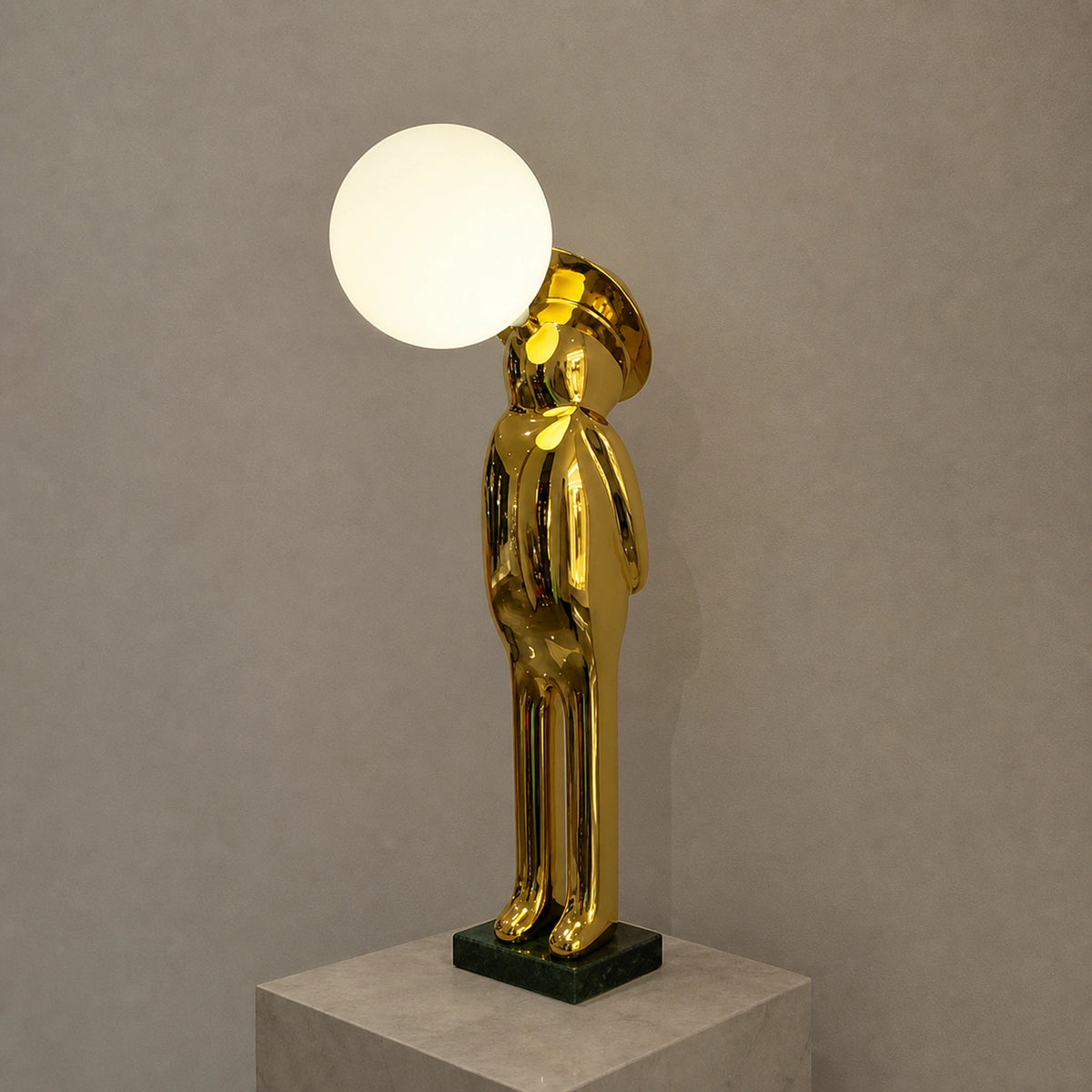 T6109 Hat-Wearing Figure Bubble Globe Table Lamp