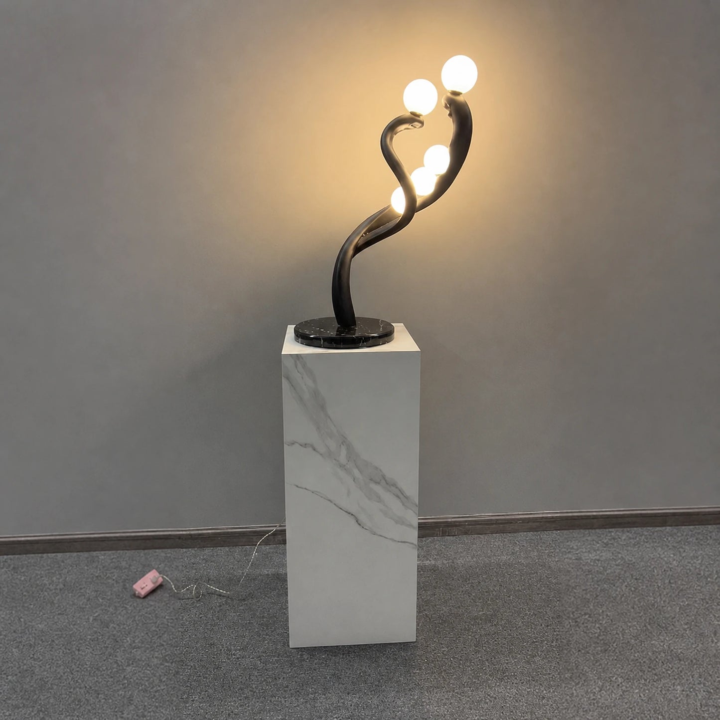 Black Intertwined Couple Five-Globe Sculpture Lamp