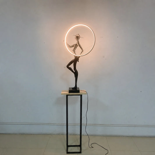 F9197 Black Ring Figure Sculpture Table Lamp