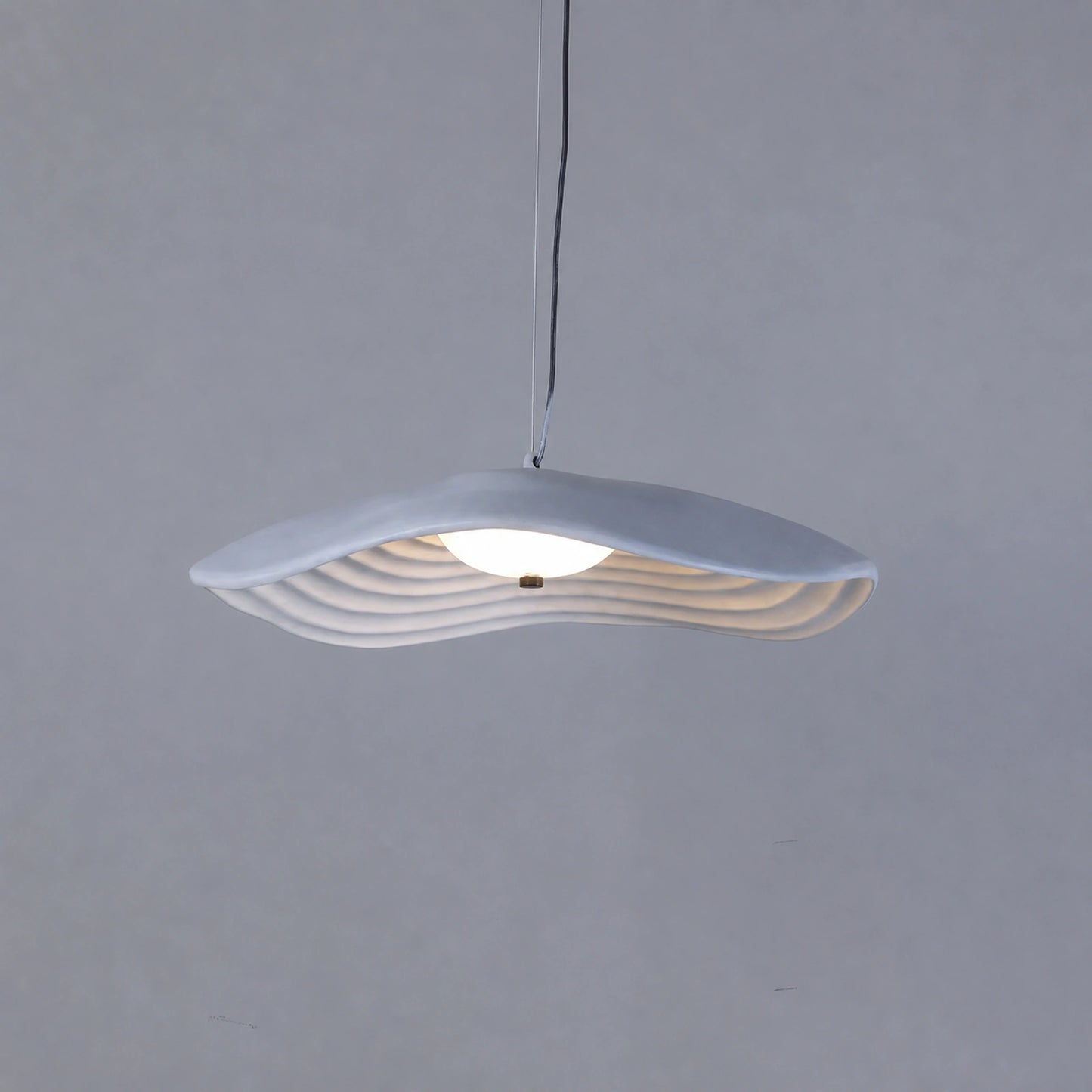 D8104 Gray and White Wavy Disc Pendant Light