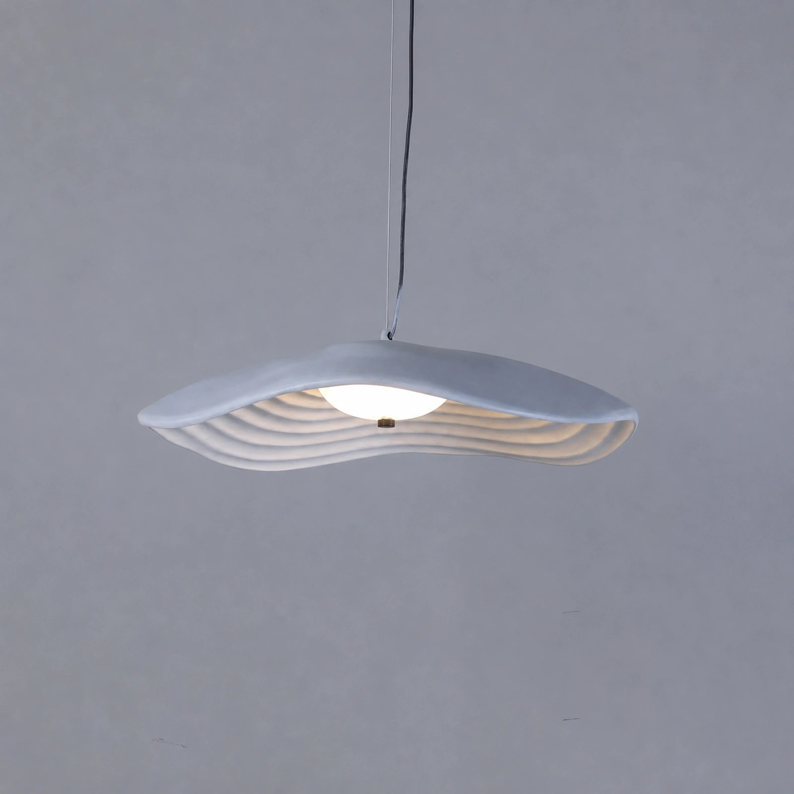 D8104 Gray and White Wavy Disc Pendant Light