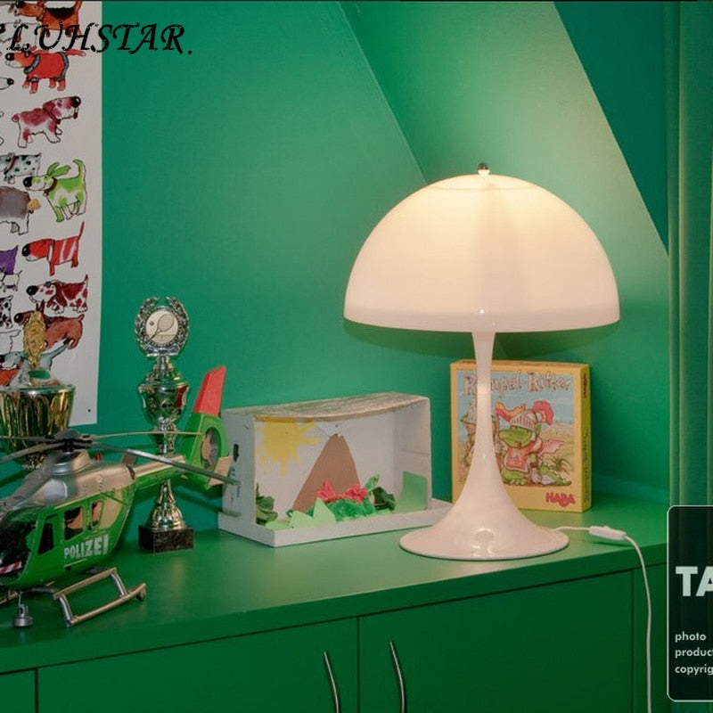 Creative Mushroom Table Lamp Bedroom Bedside Lamp Modern Minimalist Home Decor Desk Lamp Office Study Reading Lighting Fixtures