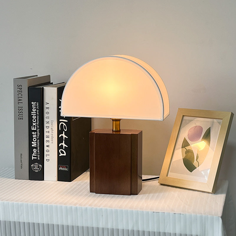 Retro Solid Wood Fabric Lampshade Table Lamp